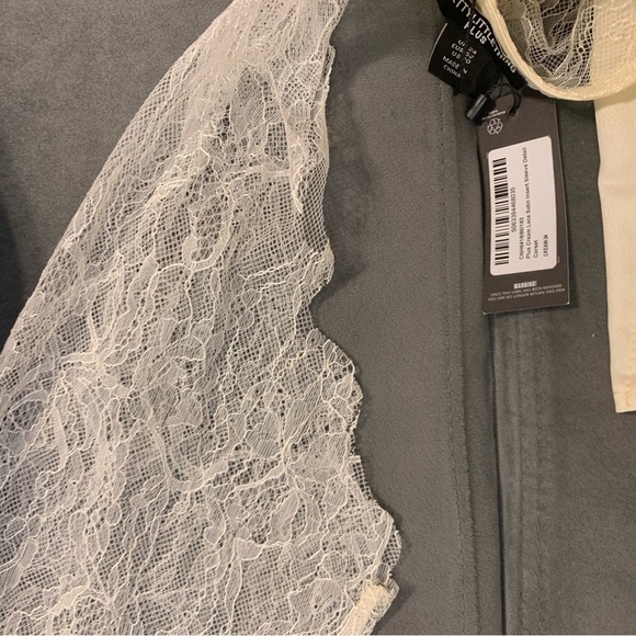 NWT PrettyLittleThing Plus Cream Gossamer Lace Satin Insert Sleeve Detail Corset - Picture 6 of 6